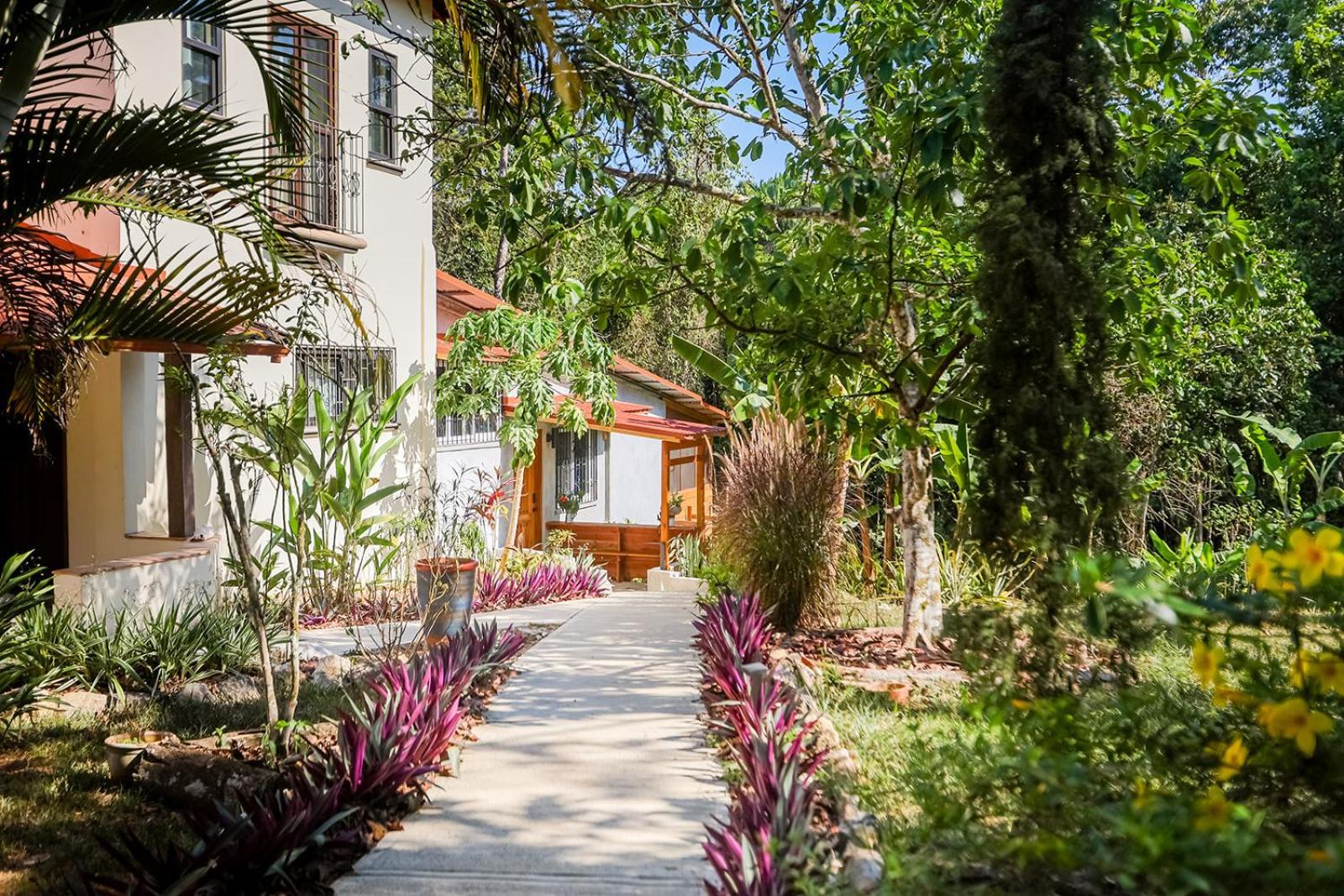 Sattva Land Hotell Belmopan Exteriör bild